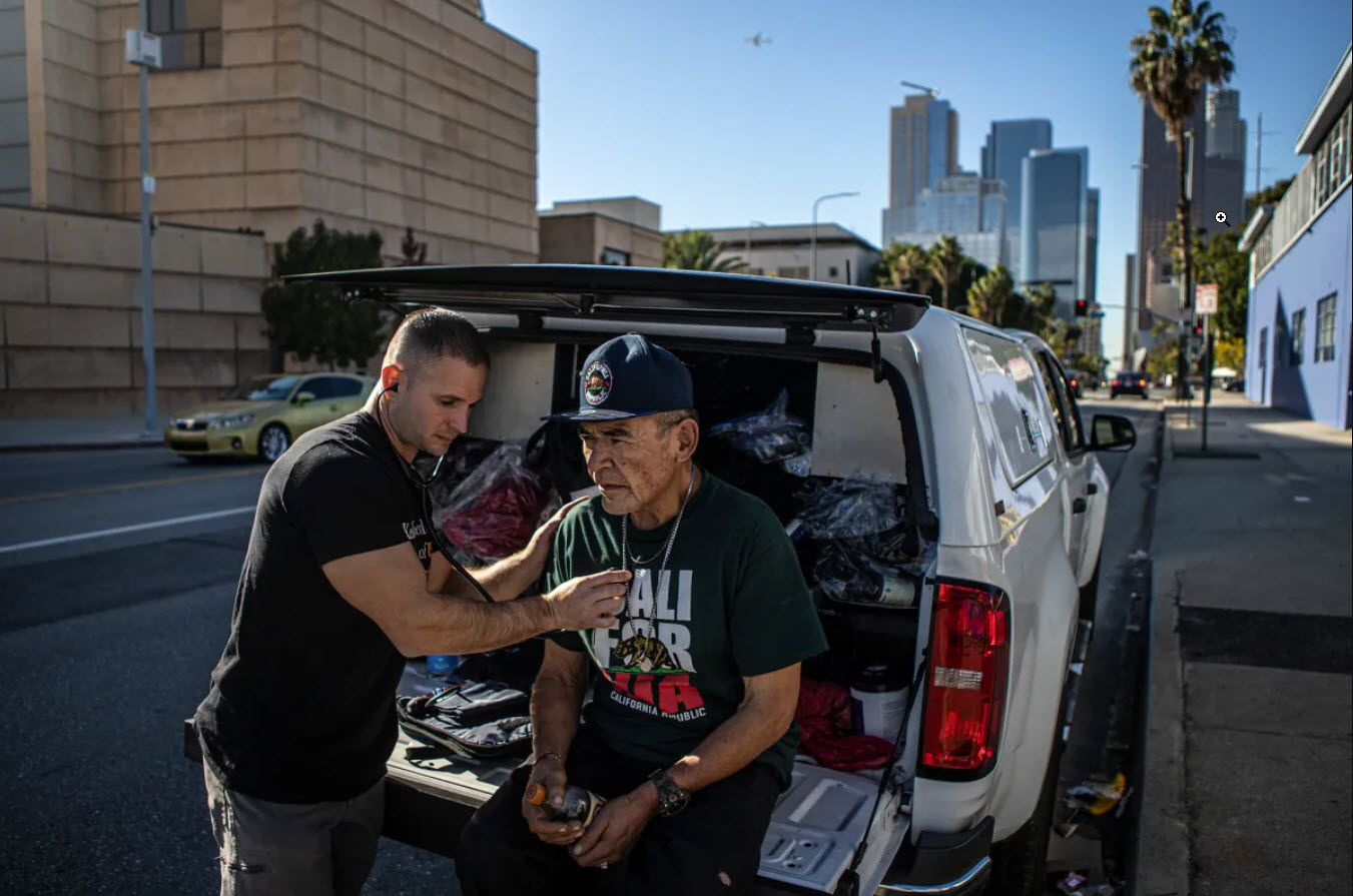 More street medicine teams tackle the homeless health care crisis - Vimarsana News
