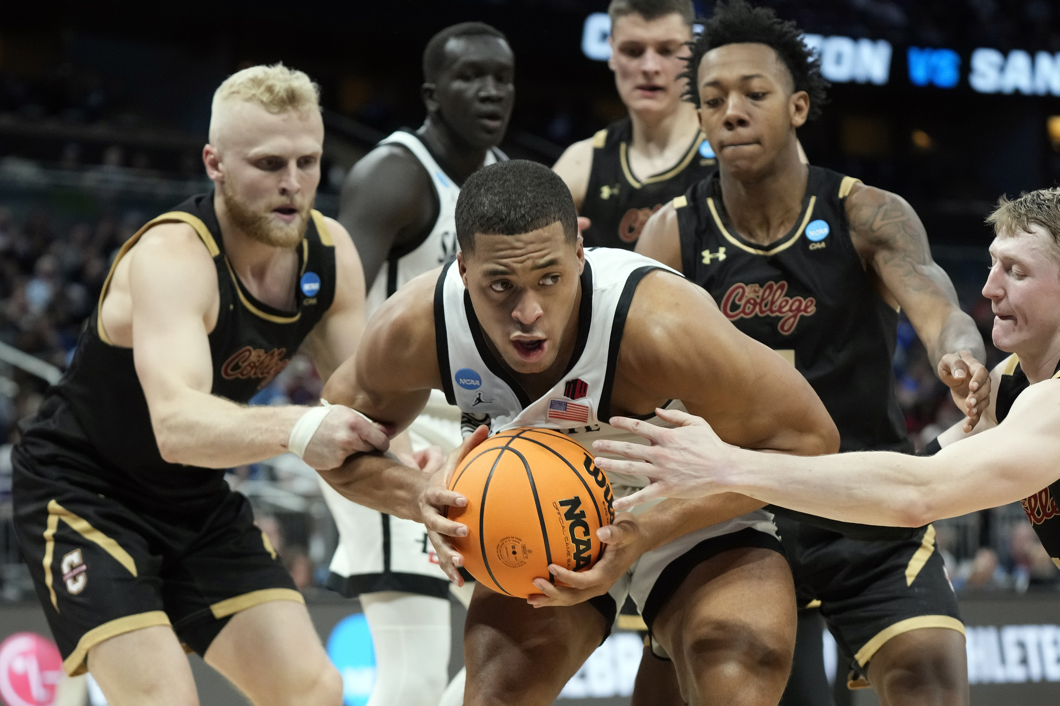 San Diego State tops Charleston 63-57 in NCAA tourney - Vimarsana News